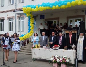 Voloka ost dzv Kretsu 300x235 - Представники пенсійної служби взяли участь у шкільних урочистостях та висловили  напутні побажання випускникам