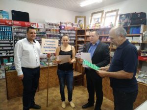 vyzhnytsya fleshmob 300x225 - На Буковині пройшов флешмоб : «Я маю право на легальну зайнятість!»