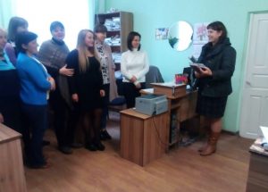 Tr kol Pecherova 300x215 - Пенсійники Хотинщини роз’яснюють питання пенсійного забезпечення трудовим колективам району