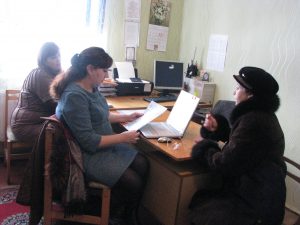 22.02.2019 VYYIZNYJ DNISTRIVKA 300x225 - Представники пенсійного Фонду здійснили виїзний прийом для жителів села Дністрівка