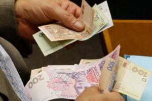 Фінансування виплати пенсій іде за графіком 70907 300x200 - Фінансування виплати пенсій іде за графіком