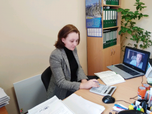 Novodnistr skajp 300x225 - Мешканці села Ожеве отримали консультацію з питань пенсійного забезпечення через відеозв’язок