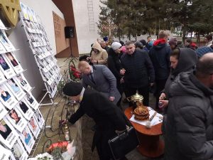 glyb 1 300x225 - Вшанували пам&rsquo;ять Героїв Небесної Сотні