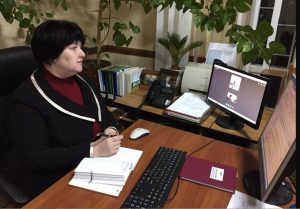skajp Pecherova 300x209 - Консультації в режимі відеозв’язку – зручний спосіб надання інформації з пенсійного забезпечення мешканцям краю
