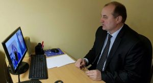 Melnyk skajp kelmentsi 300x164 - Представник Фонду через відеозв’язок надав роз’яснення жителям села Грушівці