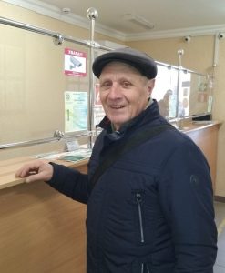 Novodnistr Petro Zaplitnyj 247x300 - Буковинські пенсіонери пересвідчились у перевагах отримання виплат через банківські установи