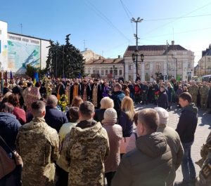 444 300x265 - Пенсійники Буковини віддали шану мужності та провели в останню путь загиблого Героя-захисника, який віддав життя за суверенність України