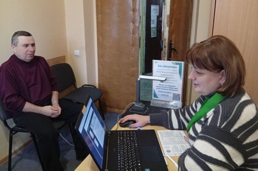 photo 2026 01 08 09 21 43 1024x678 - Пенсійні послуги та консультації ближче до людей: у Садгорі відбувся виїзний прийом