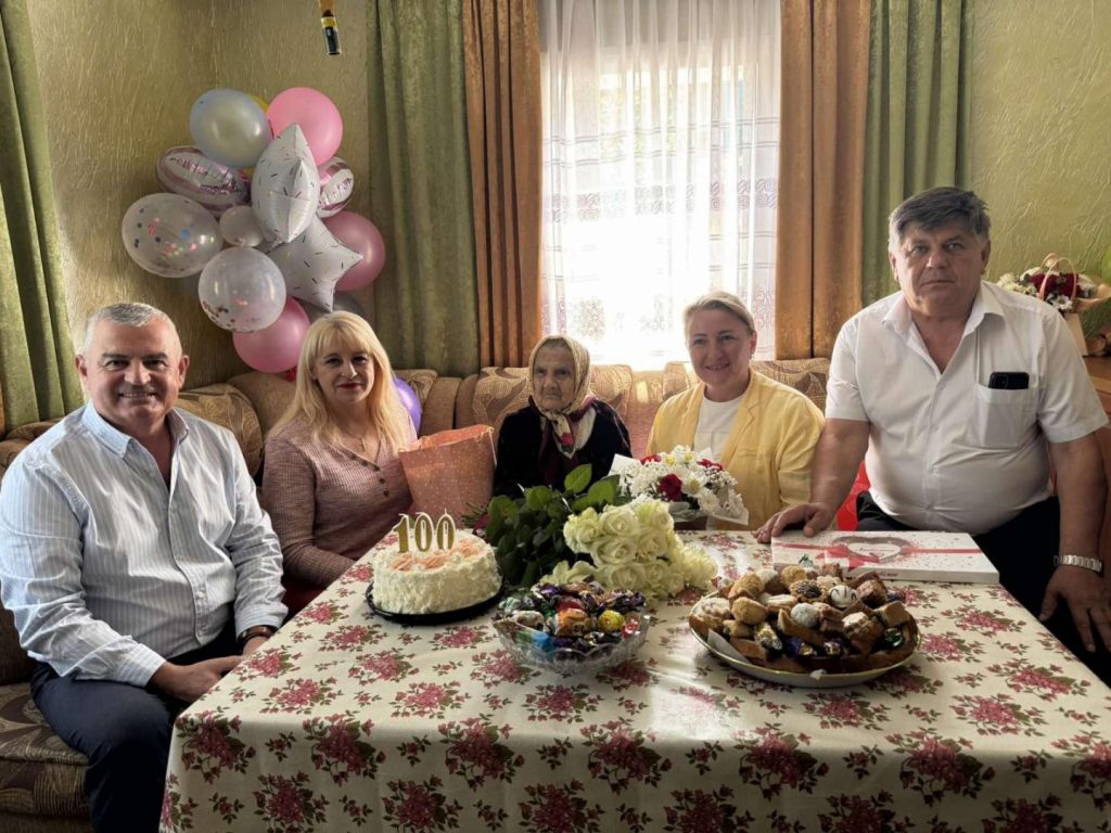 100 litnij yuvilej Josup   Molodiya Lopulyak 1024x768 - 100 років мудрості, сили й любові до життя: Вероніка Йосуб відзначила поважний ювілей
