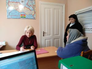 IMG 20190322 090103 300x225 - Про перерахунок пенсій та субсидію фахівці Пенсійного фонду області інформували мешканців краю під час виїзних днів та на віддалених робочих місцях