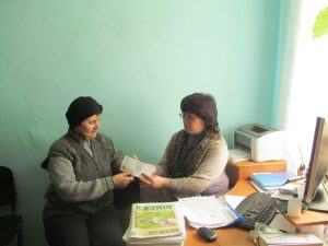 IMG 3246 300x225 - Про перерахунок пенсій та субсидію фахівці Пенсійного фонду області інформували мешканців краю під час виїзних днів та на віддалених робочих місцях